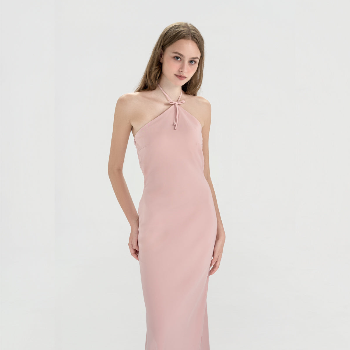 LILA – Đầm lụa dài cổ yếm