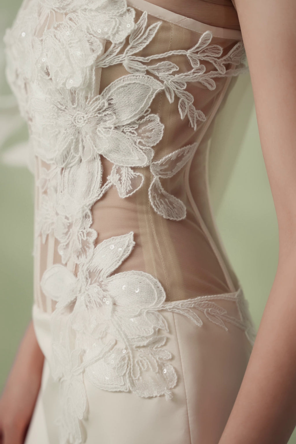 ÉCLIPSE Ivory Floral Appliqué Corset Gown